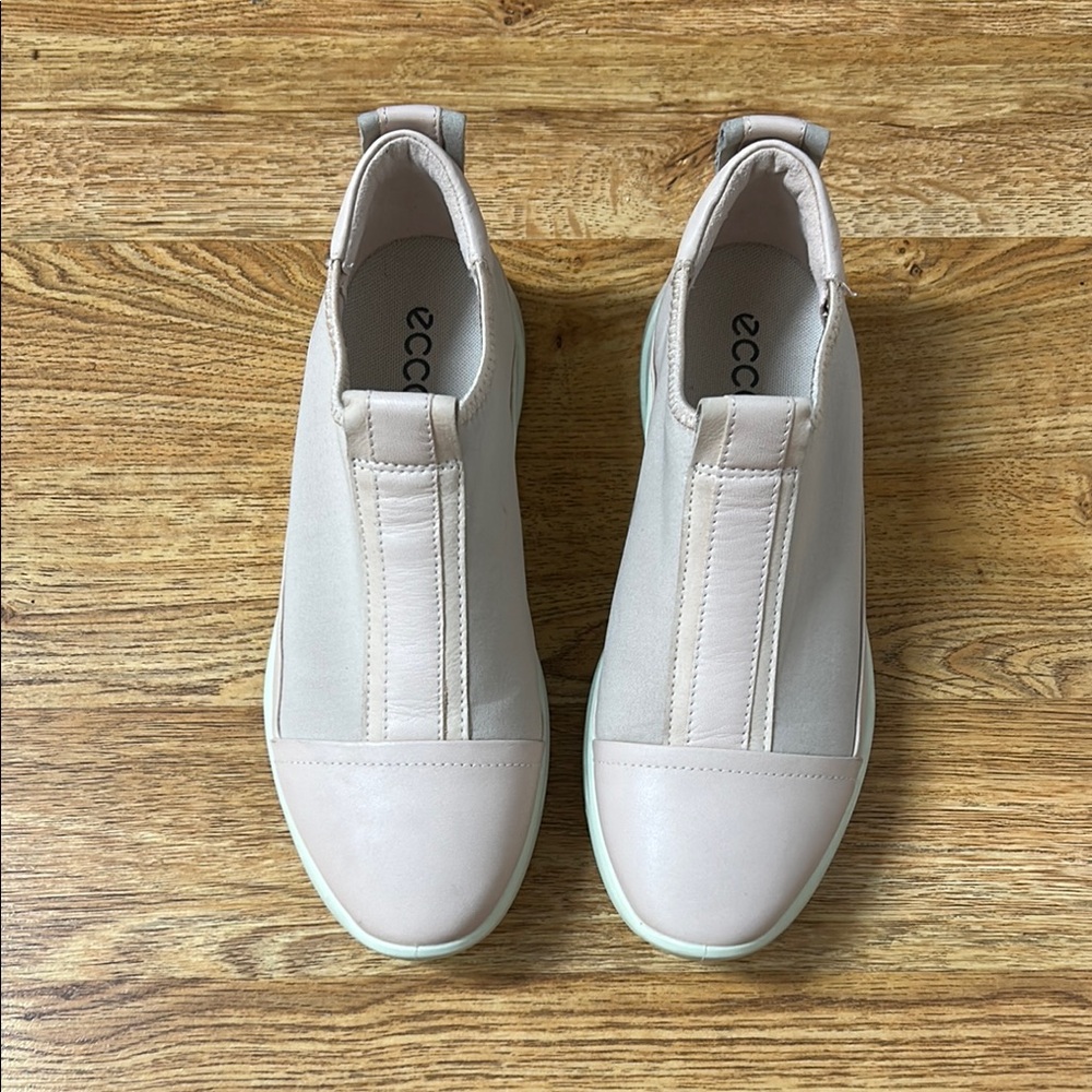 ECCO Women's Cream Slip-On Shoes Sz 8